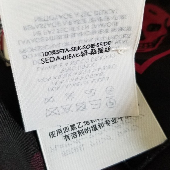 Alexander McQueen Skull Silk Large Scarf Black Red - Picture 5 of 6